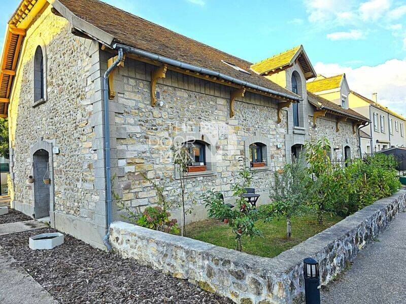 Maison à FONTENAY-LES-BRIIS