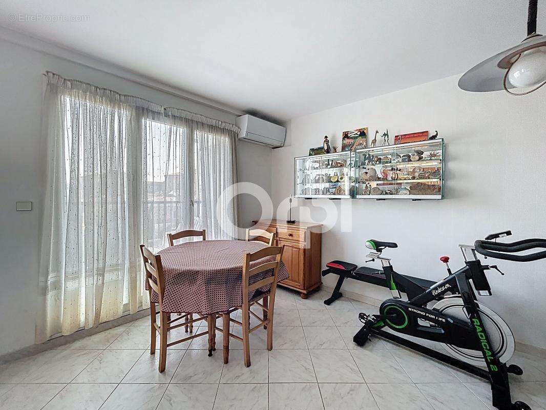 Appartement à ROQUEBRUNE-SUR-ARGENS