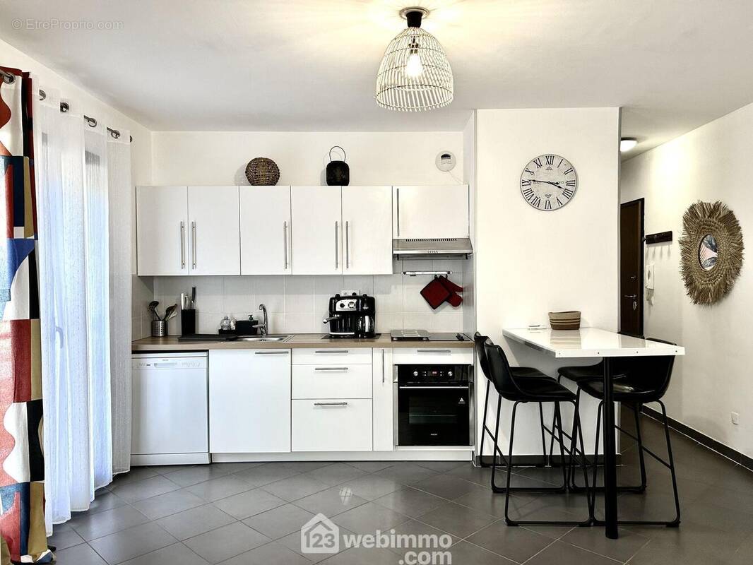 Cuisine US équipée - Appartement à PENTA-DI-CASINCA