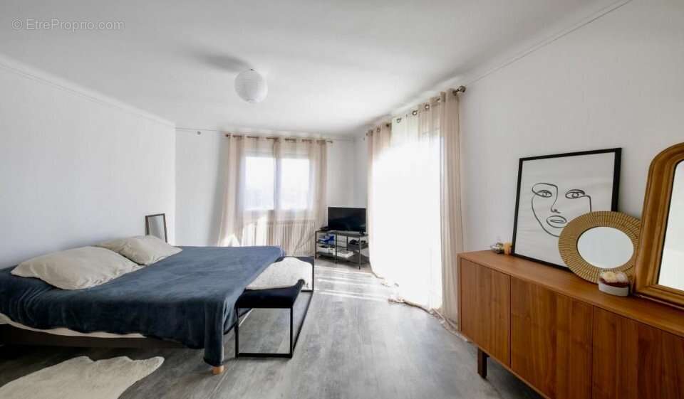 Maison à PEZILLA-LA-RIVIERE