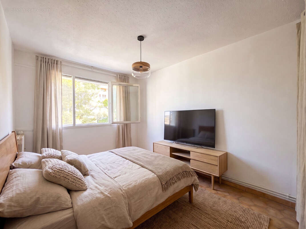 Aix-en-Provence OUEST - Appartement T4 de 80 m² avec terrasse, cave et ascenseur - photo 4