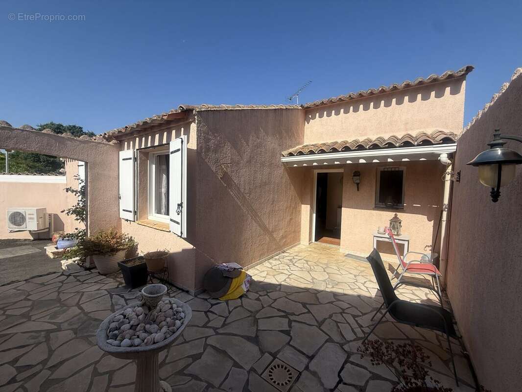 Maison à MONTADY