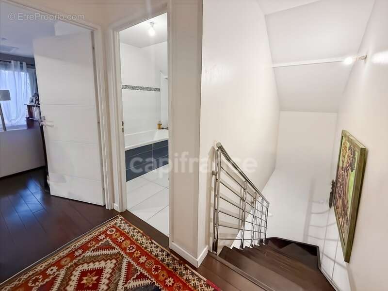 Maison à PREVESSIN-MOENS