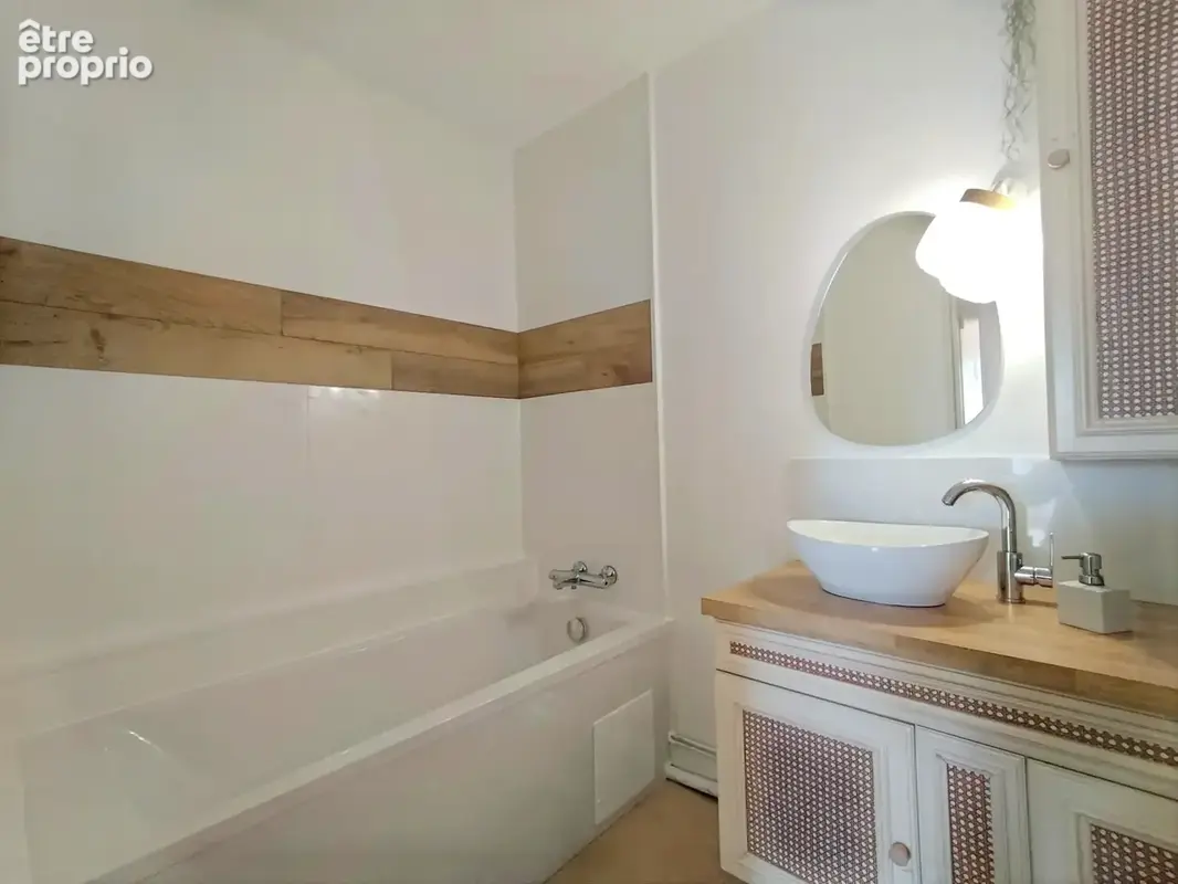 Appartement T3 entièrement rénové avec belle vue panoramique - photo 9