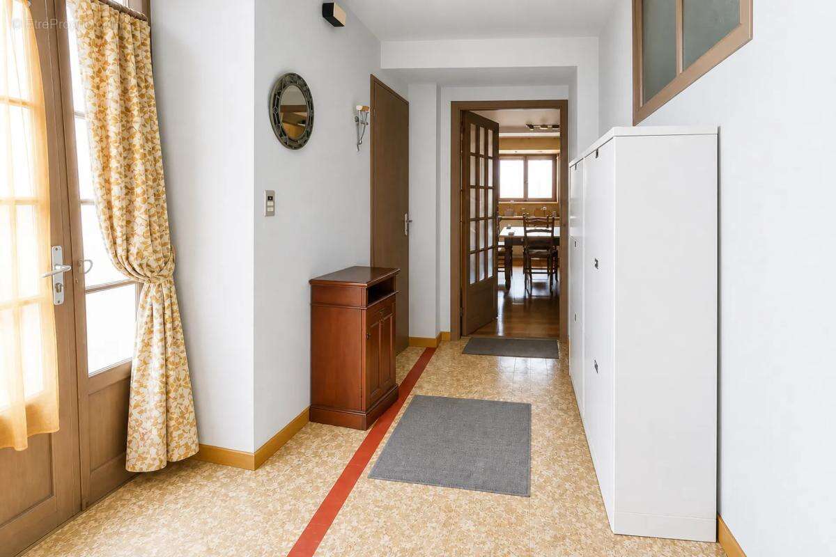 Ferme de 294 m² avec dépendances à Moisy - photo 5