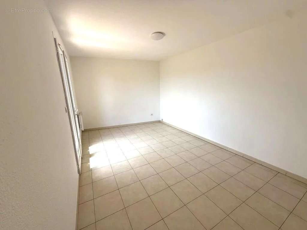 Appartement de type 3 avec terrasse et deux places de stationnement - photo 3