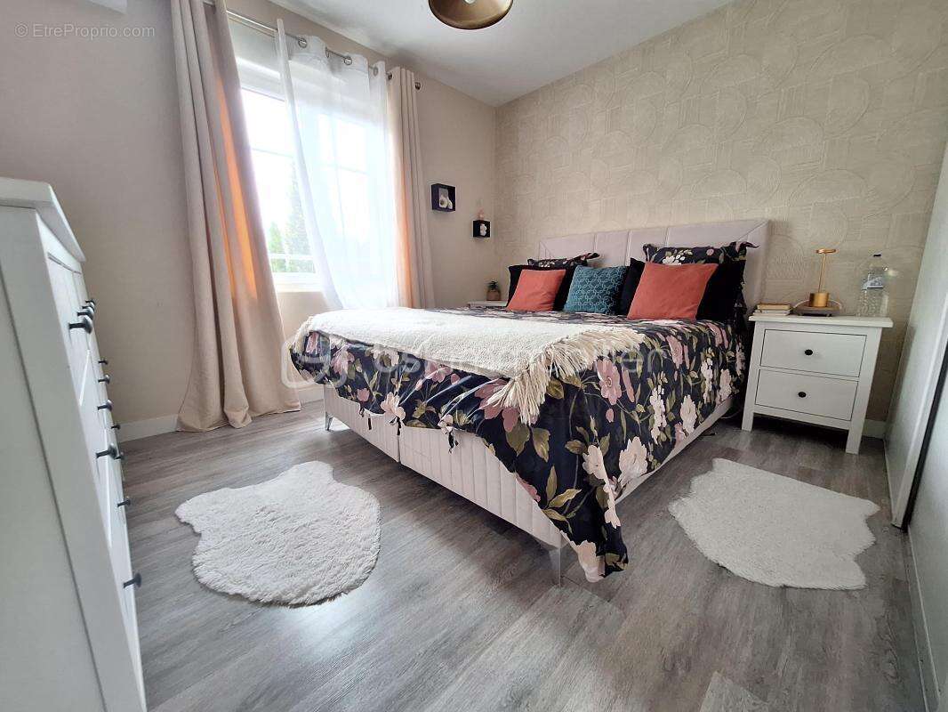 Maison à SAINT-JEAN-DE-BRAYE