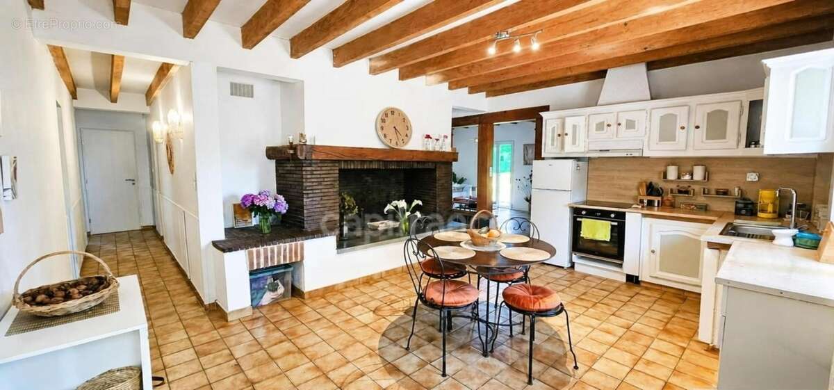 Dpt landes (40), à vendre à samadet, maison t5 162 m² avec garages, dépendances et terrain arboré de 2 482 m² - photo 2