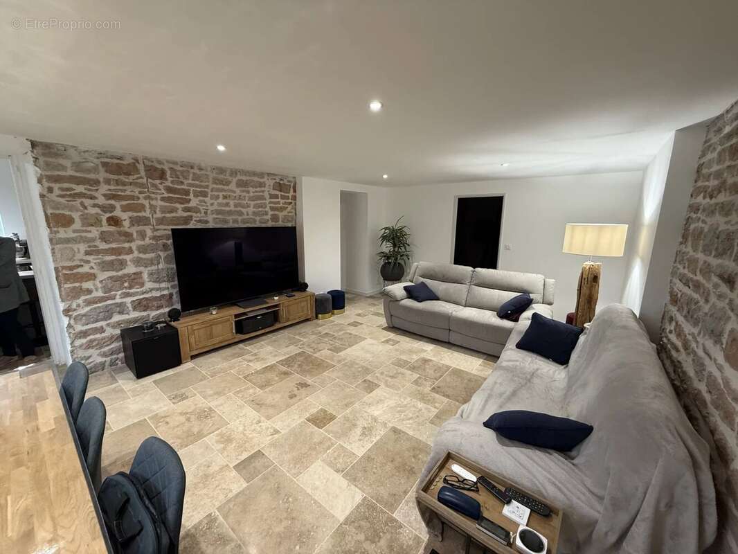 Appartement à CHARNAY-LES-MACON