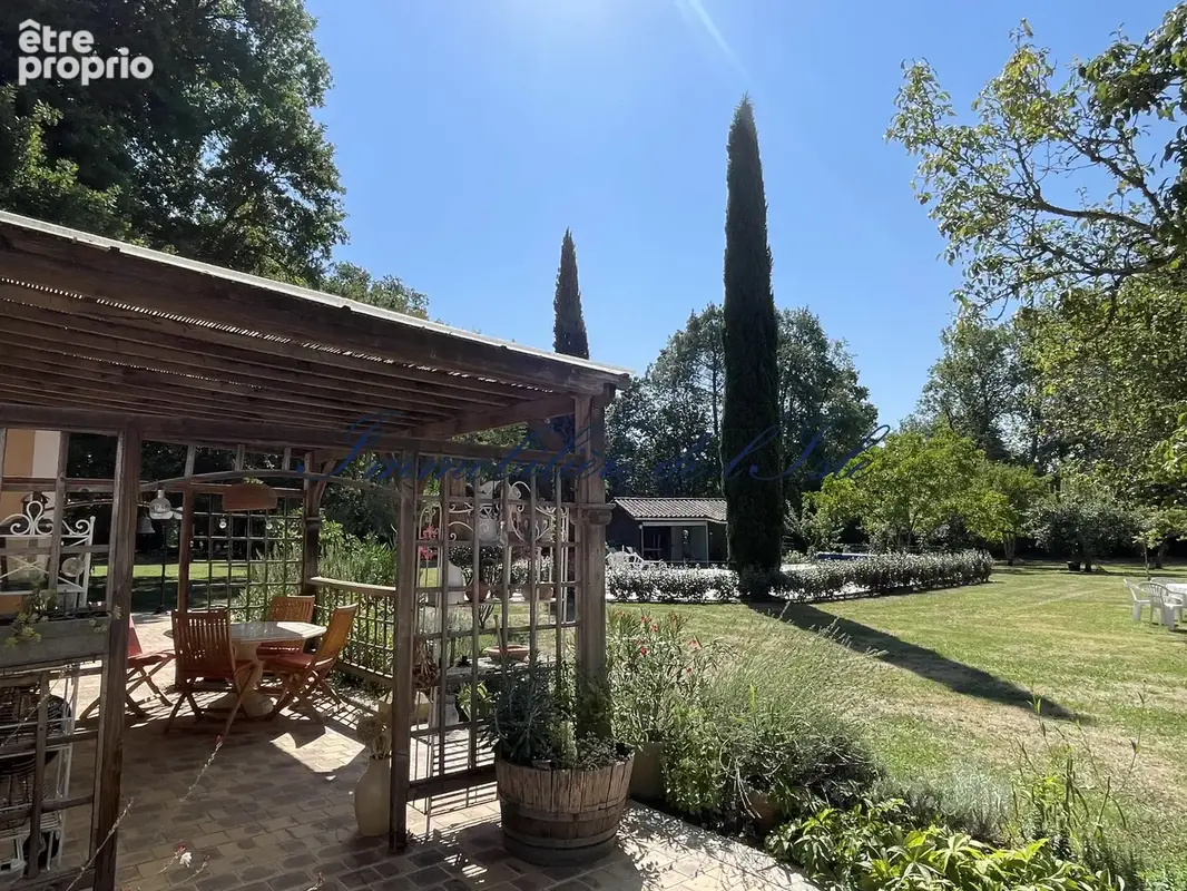 Demeure de caractère au coeur d'un parc arboré avec piscine - photo 3