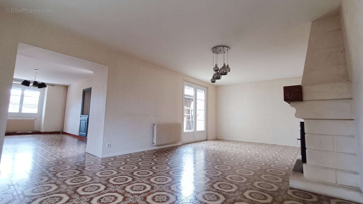 Maison à SAVIGNAC-LES-EGLISES