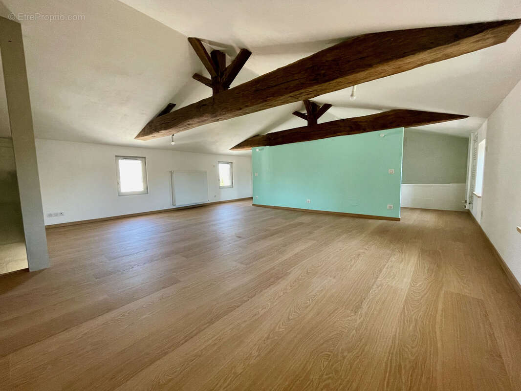 Maison à PORT-D&#039;ENVAUX