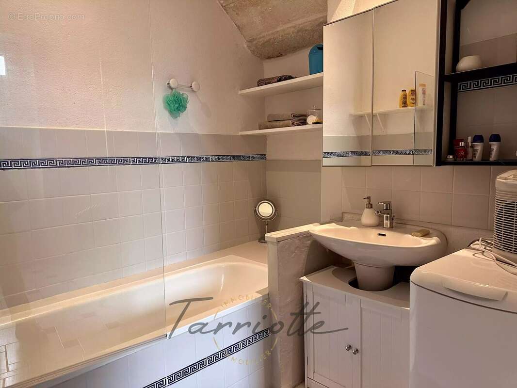 Appartement à SAINT-MARTIN-SUR-LAVEZON