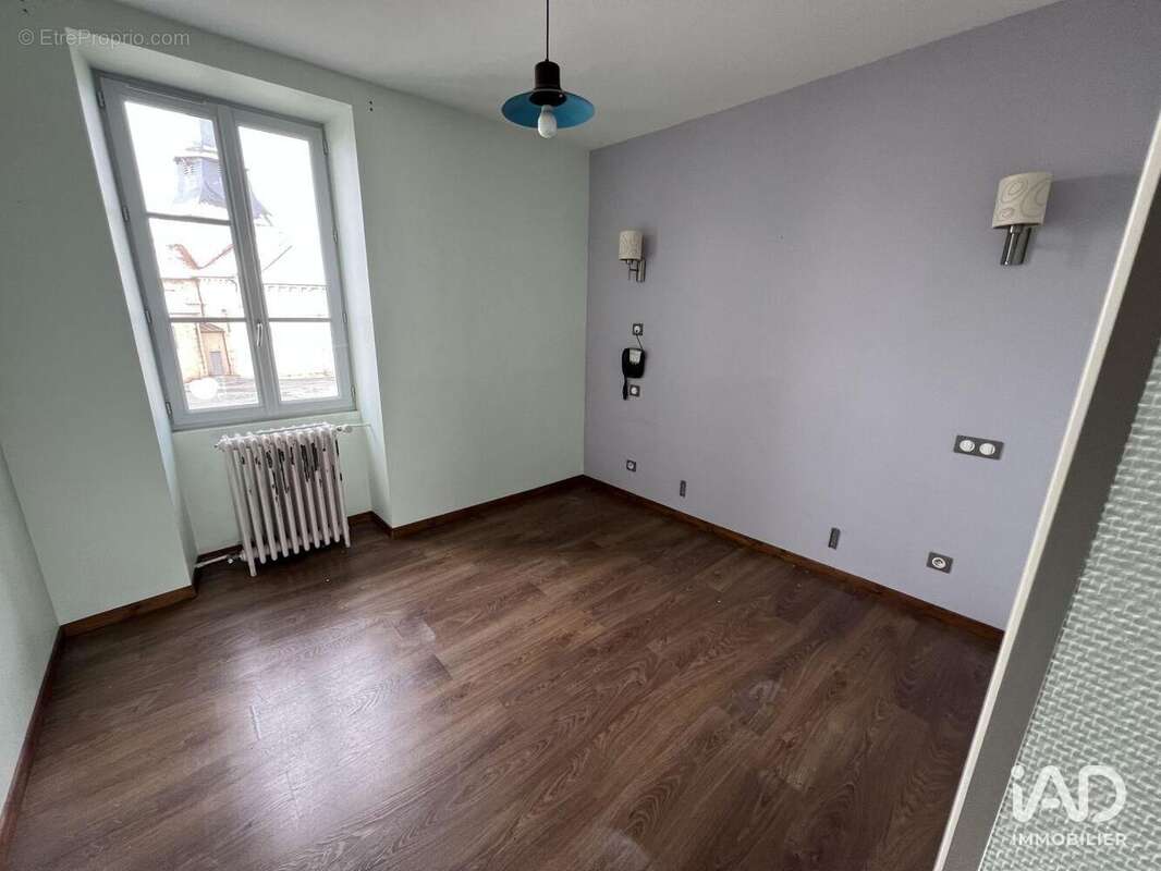 Photo 3 - Commerce à NOUZERINES