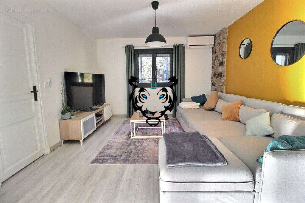 Maison à ROQUEBRUNE-SUR-ARGENS