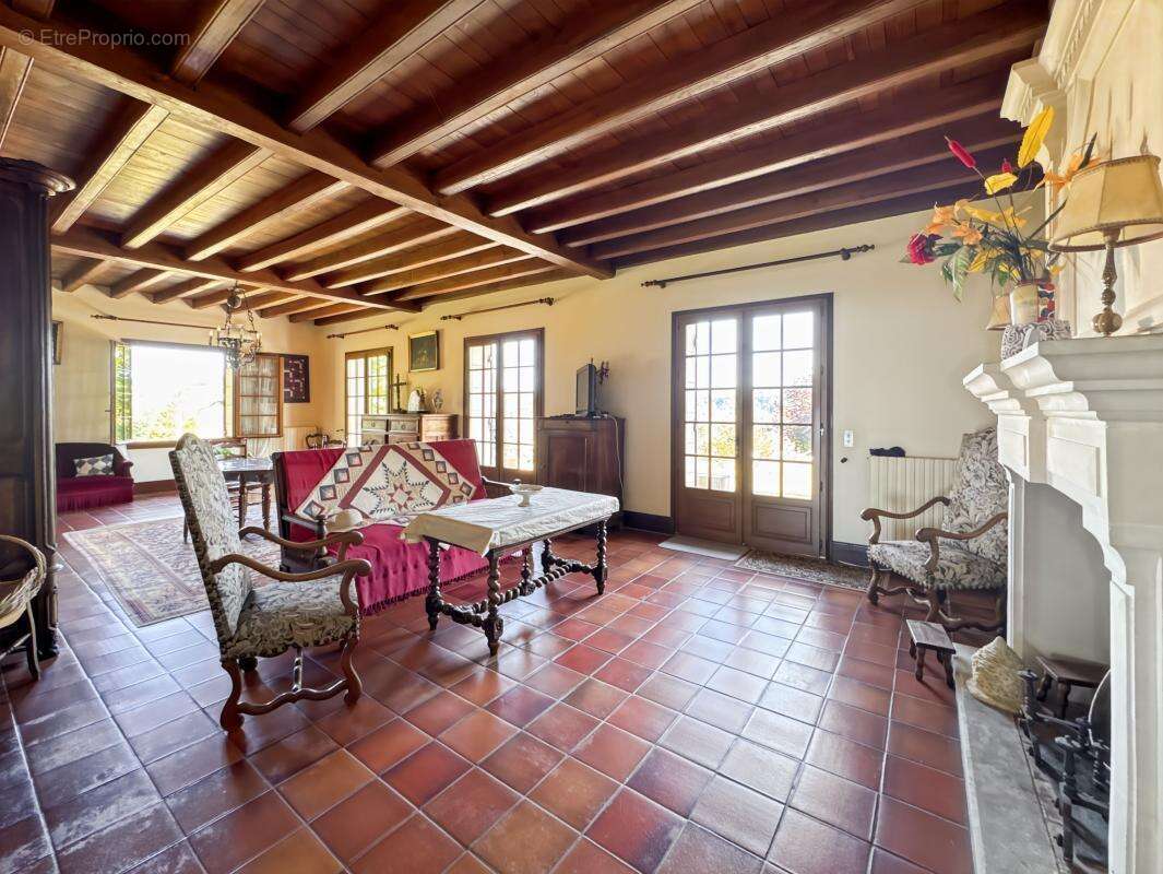 Maison à CHATEAU-L'EVEQUE