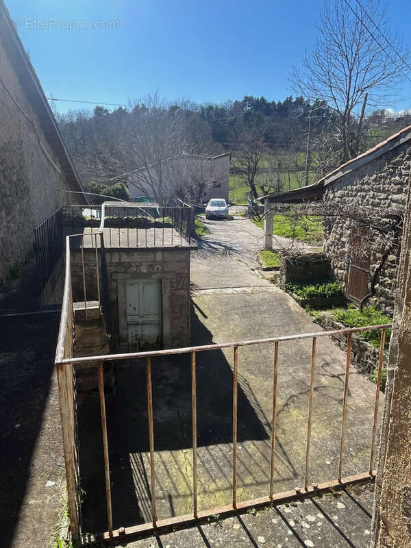 Maison à SAINT-APOLLINAIRE-DE-RIAS