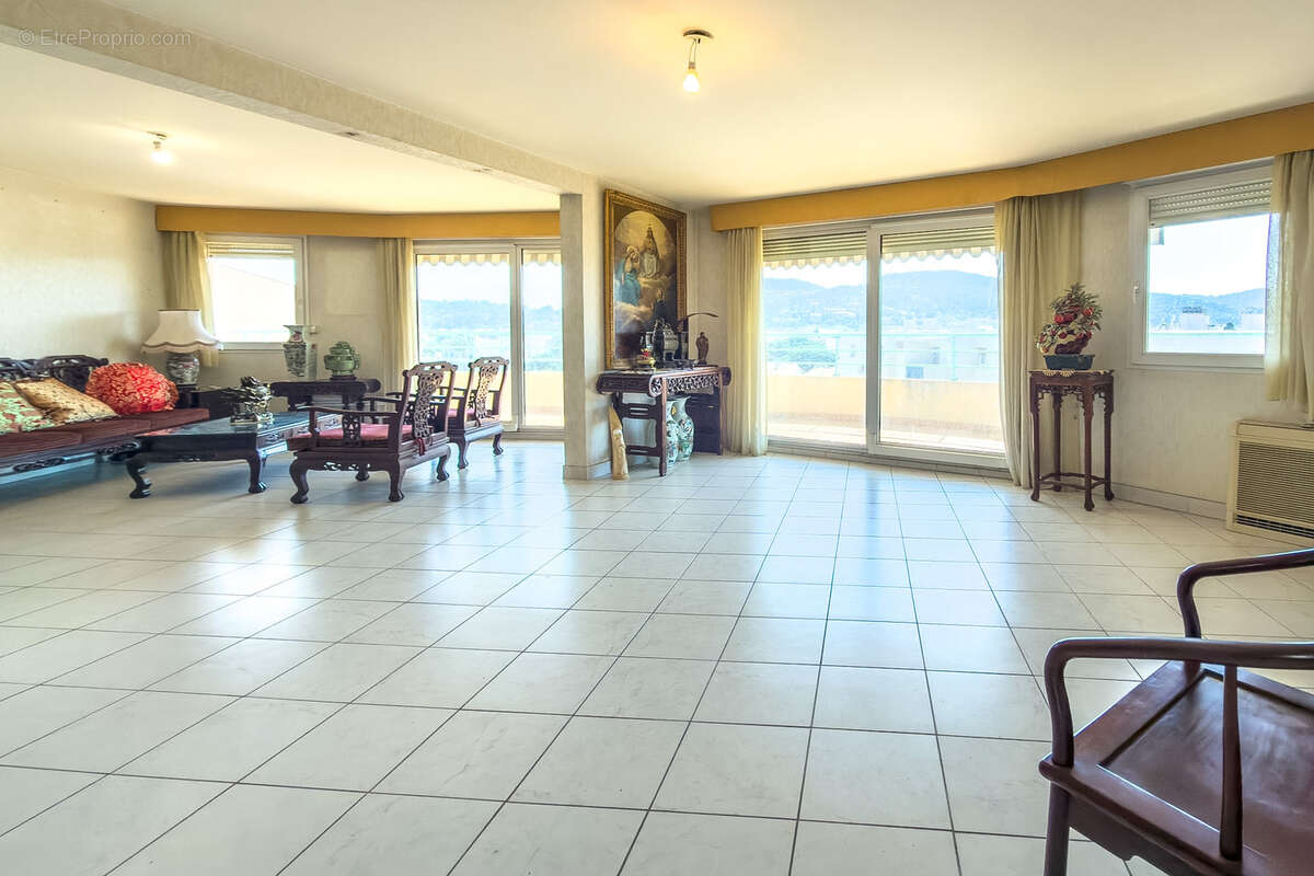 Appartement à HYERES