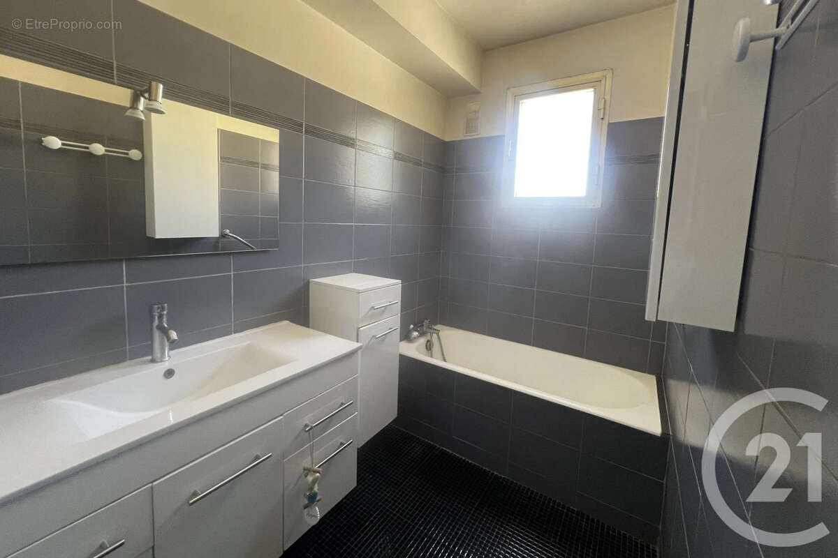 Appartement à SAINT-MAUR-DES-FOSSES