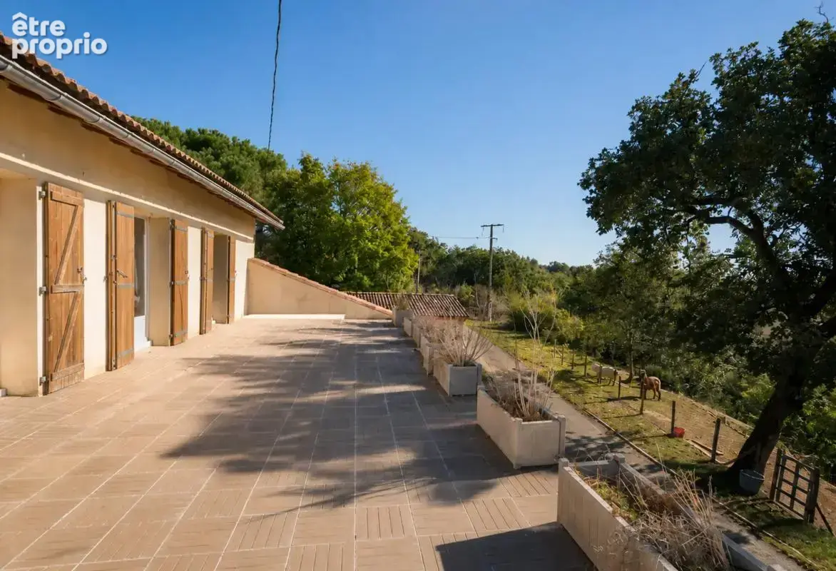 Maison de 8 pièces de 337 m² à La Sauvetat-de-Savères - photo 3