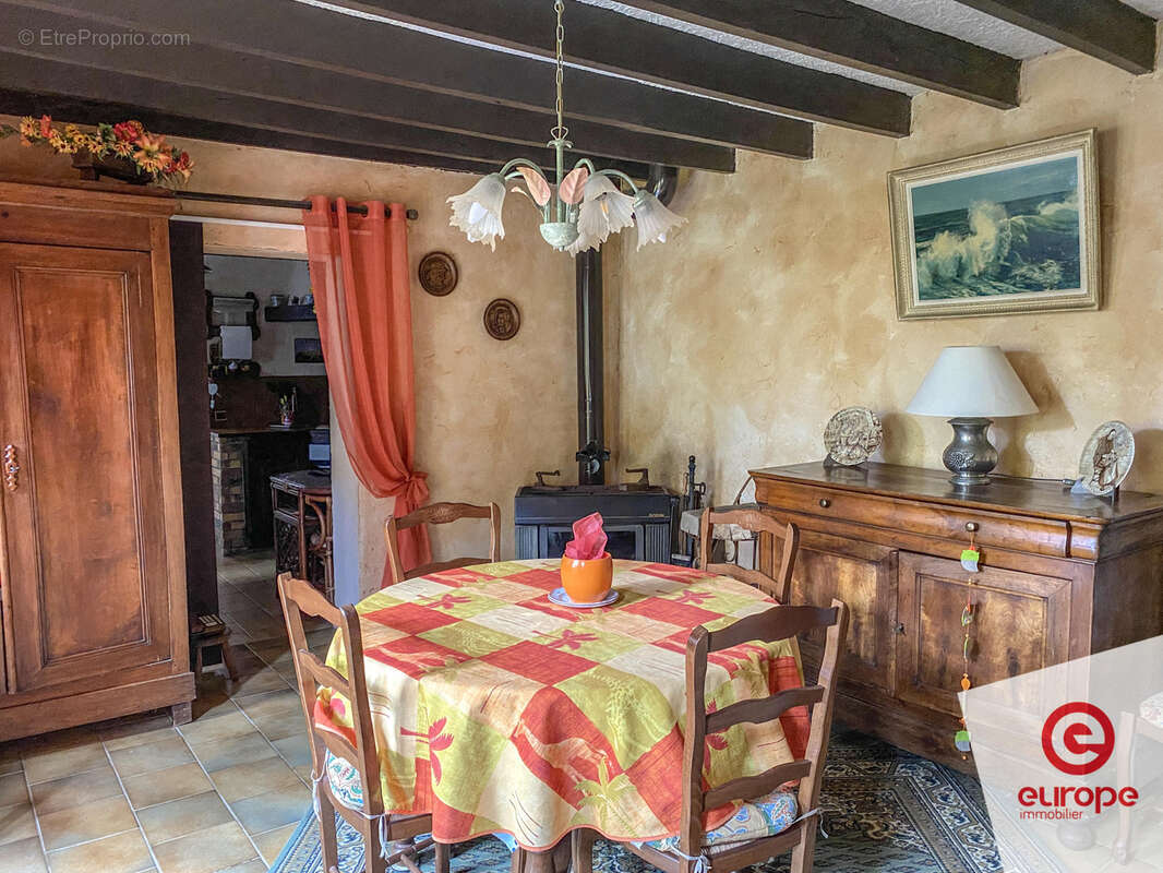 Maison à GIROLLES
