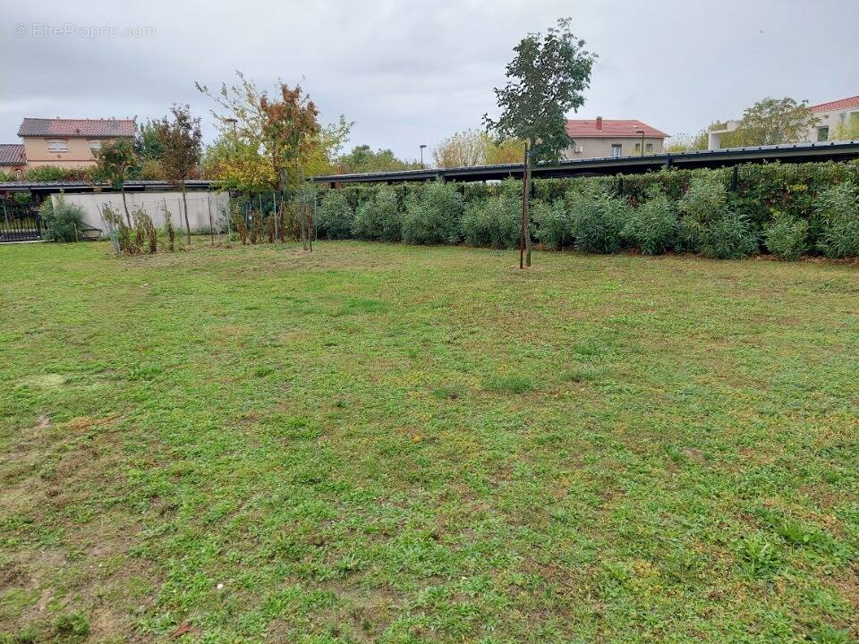 Terrain à LAUNAGUET