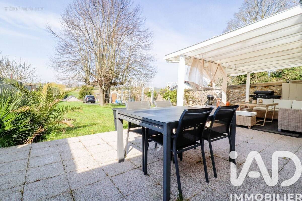 Photo 1 - Maison à SAULX-LES-CHARTREUX