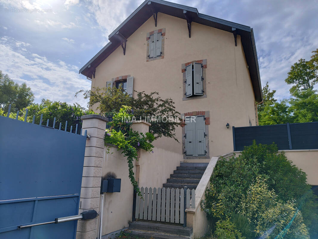 Maison à NOMEXY