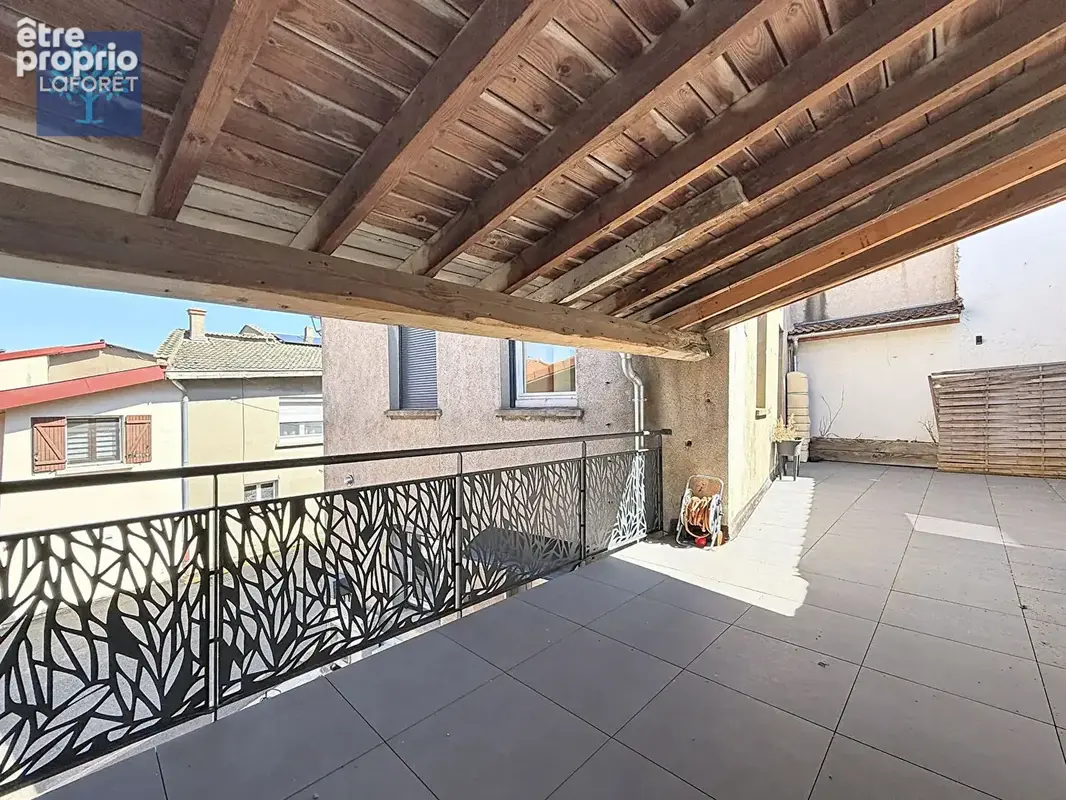 Maison de ville rénovée de 111 m2 - photo 2