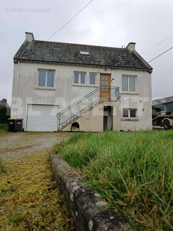 facade2 - Maison à SAINT-CARADEC