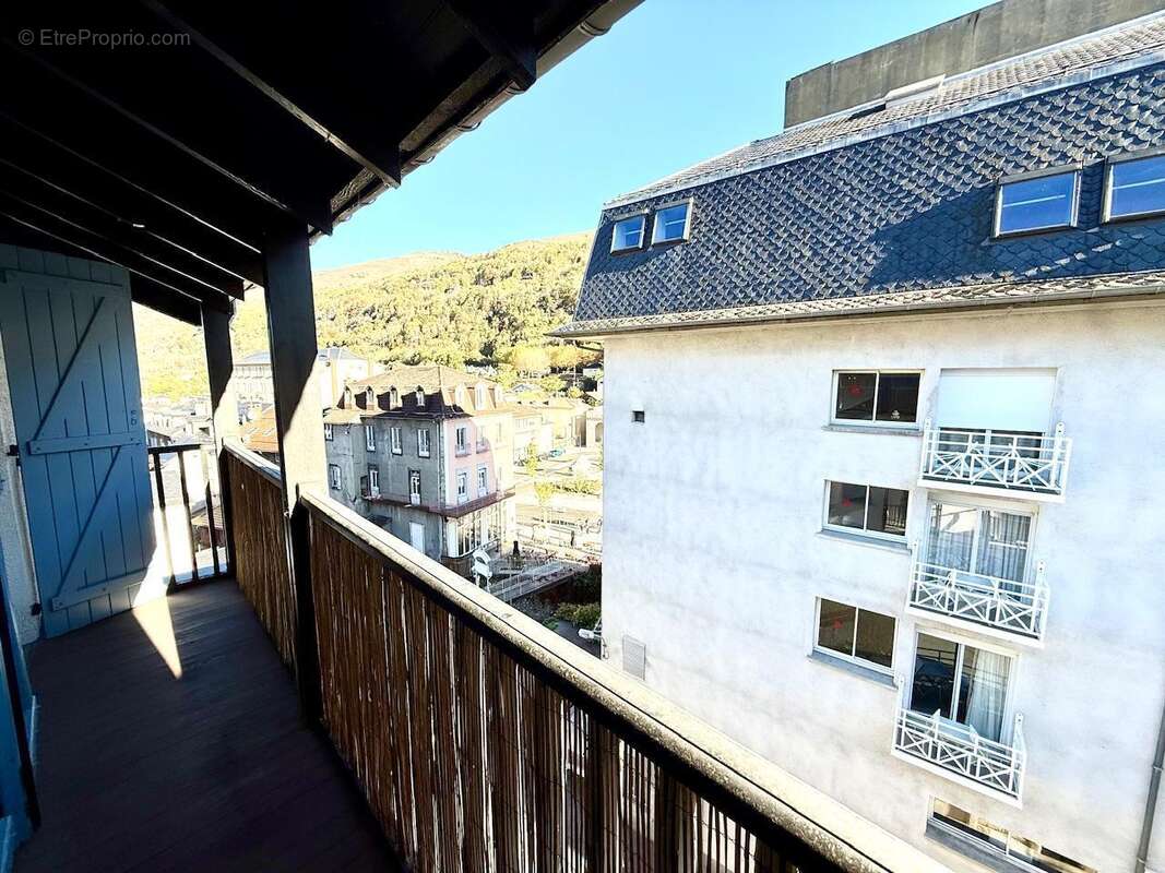   - Appartement à AX-LES-THERMES