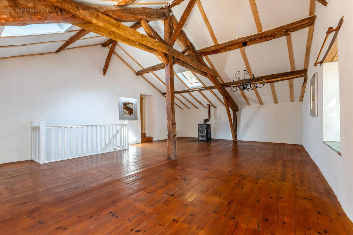 Maison de campagne avec annexe, piscine et dépendance - photo 26