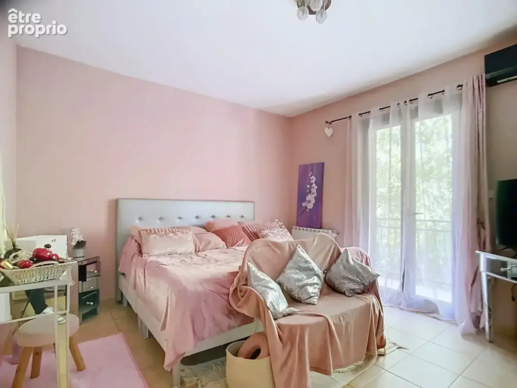 Maison à vendre de 140 m² avec piscine sur une parcelle de 650 m² - Secteur Saint-Loup Marseille 10e - photo 14