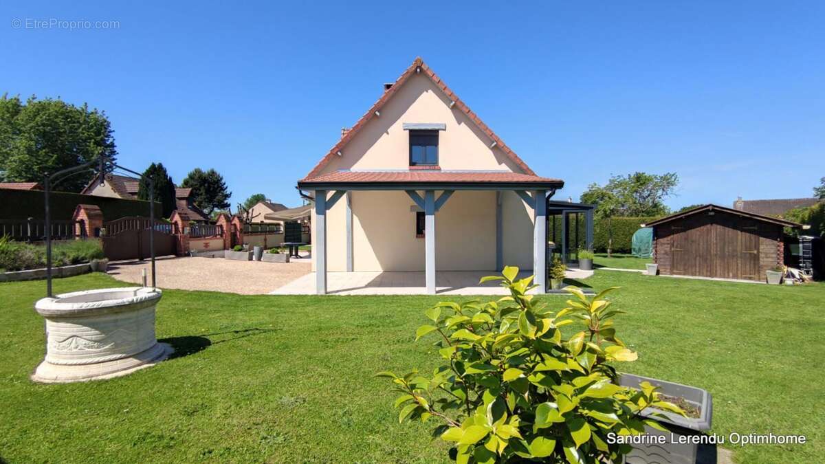 Une maison clé en main avec véranda contemporaine et possibilité de vivre de plain-pied. – 2 garages – Terrain 807 m² – Saint-Ou - photo 4
