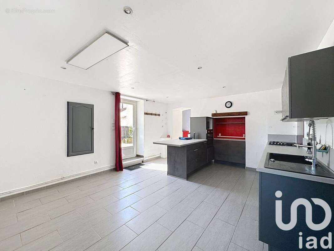 Maison 179 m² à Maille  - photo 4