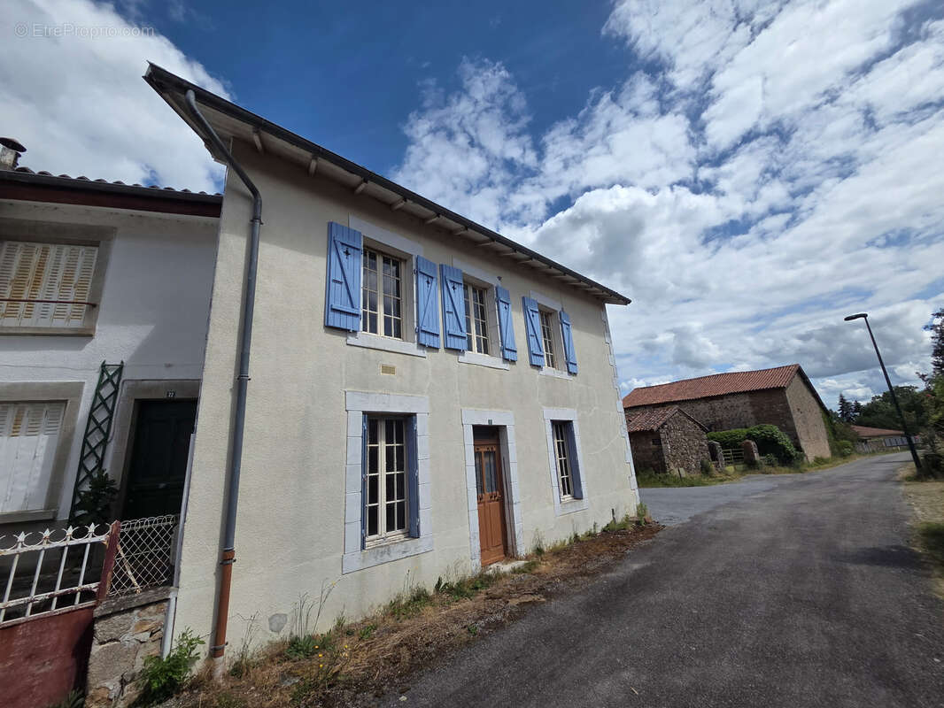 Maison à SAINT-LAURENT-SUR-GORRE