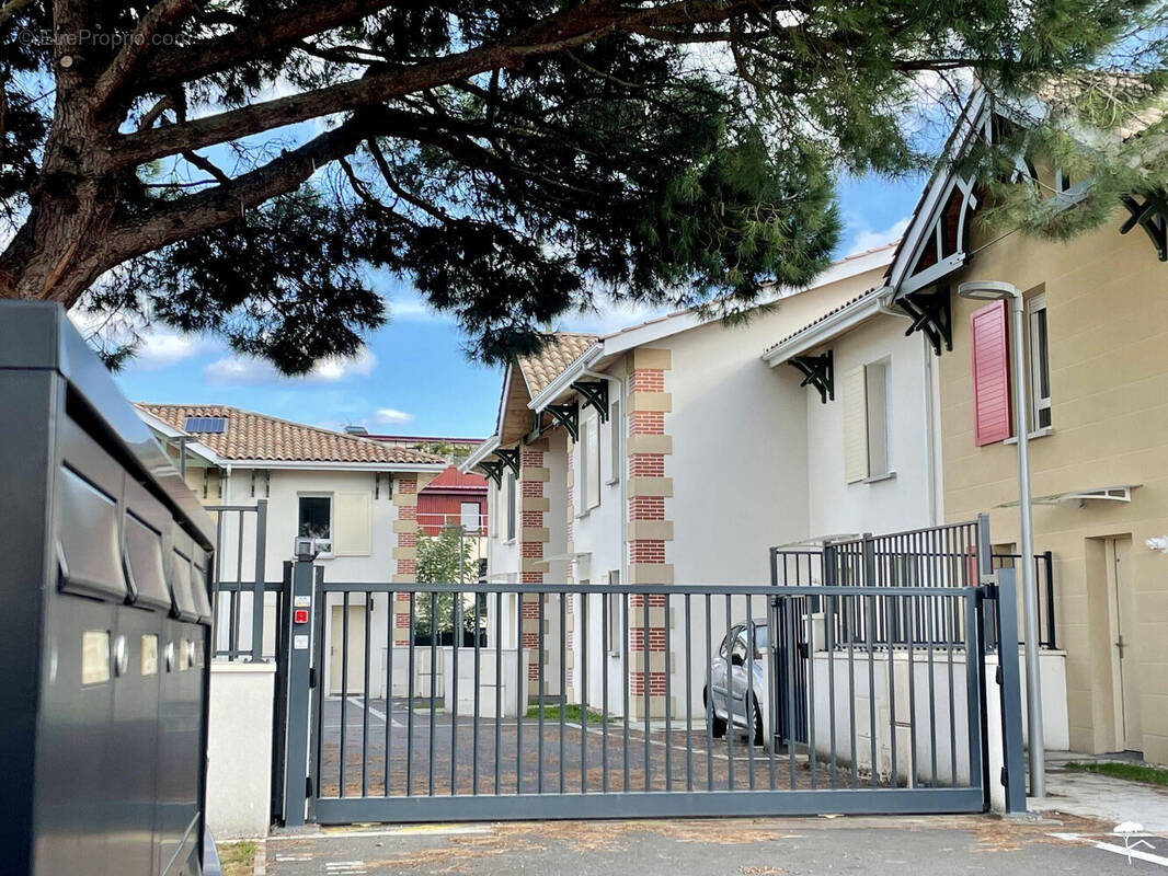 Maison à VILLENAVE-D&#039;ORNON