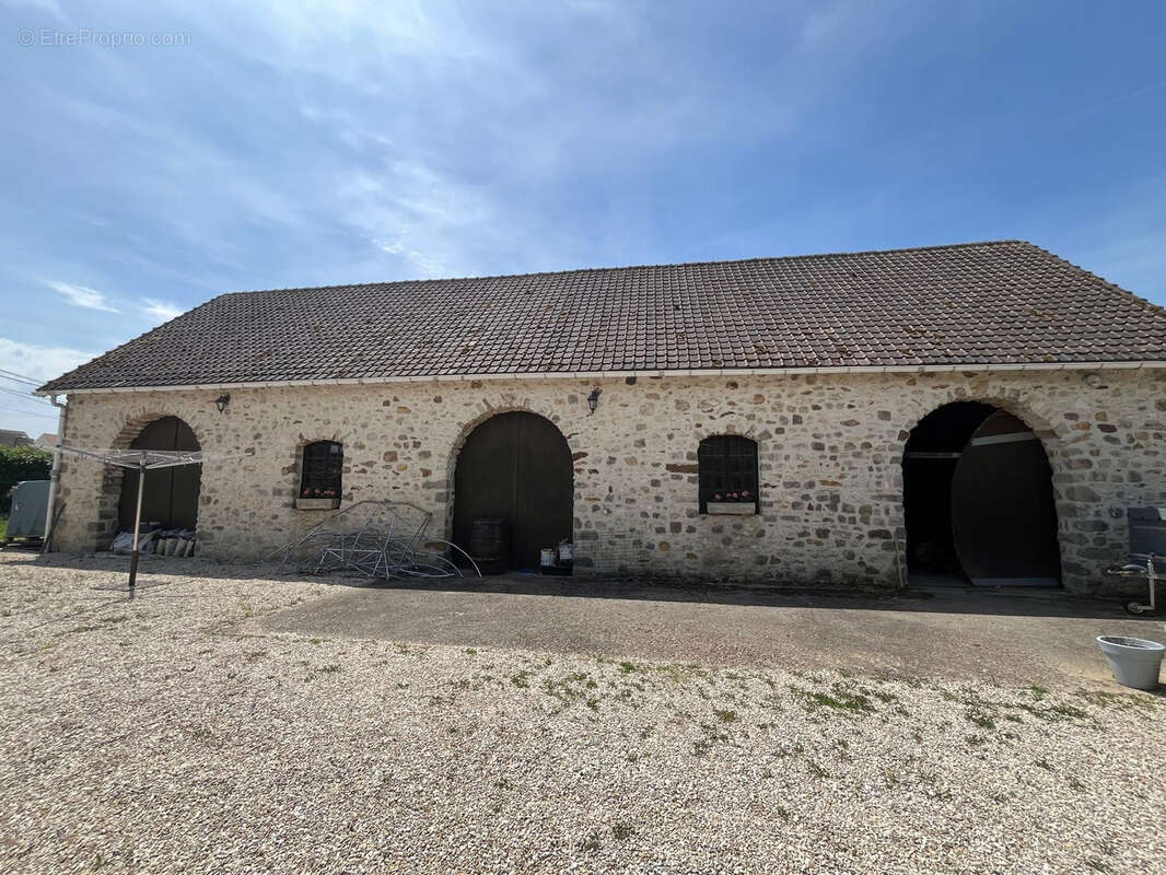 Ensemble immobilier de charme avec maison de 310 m2 et dépendances - photo 28
