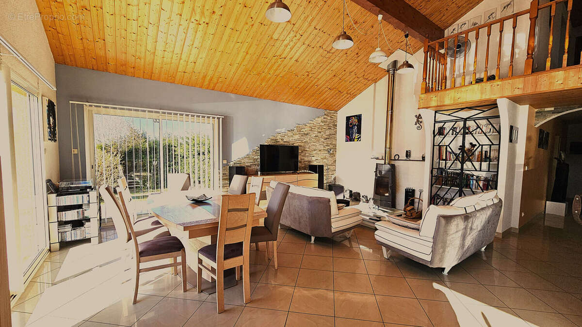 Maison à LARRINGES