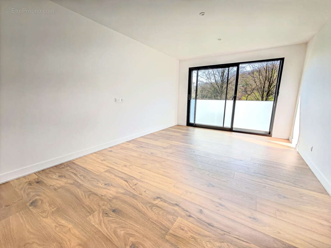 Maison à VIVIERS-DU-LAC