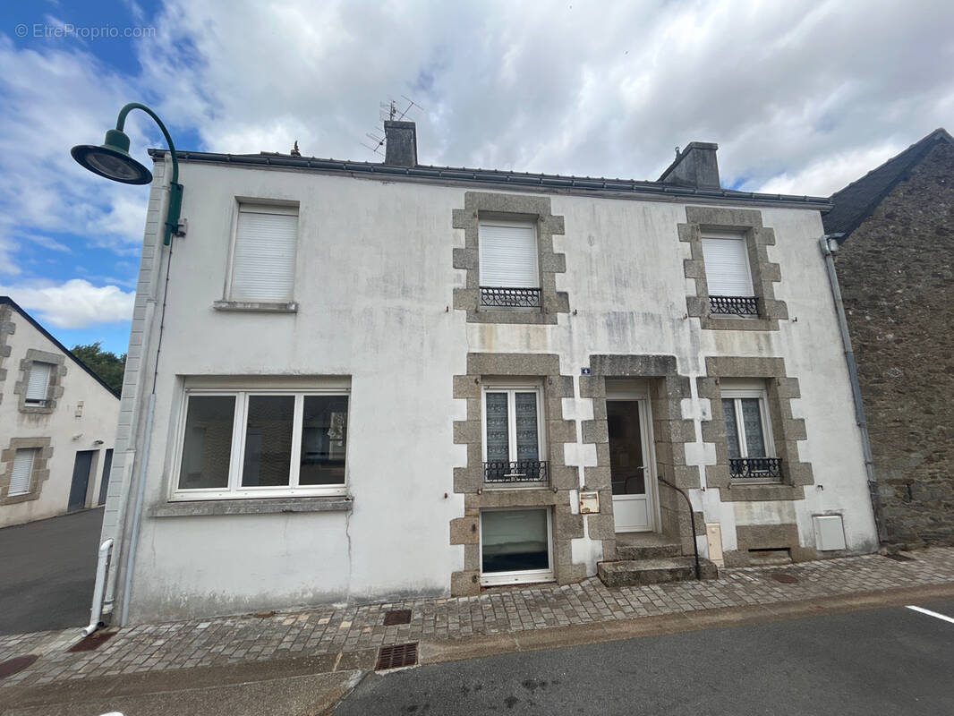 Maison à vendre cœur du bourg de noyal-pontivy ! idéal investisseur - photo 1