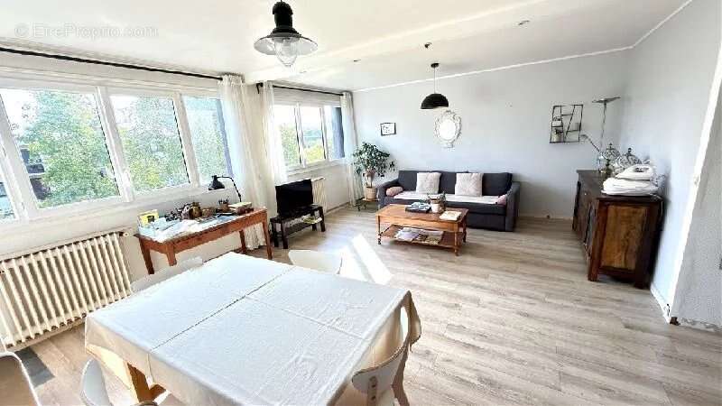 Appartement à SAINTE-GENEVIEVE-DES-BOIS