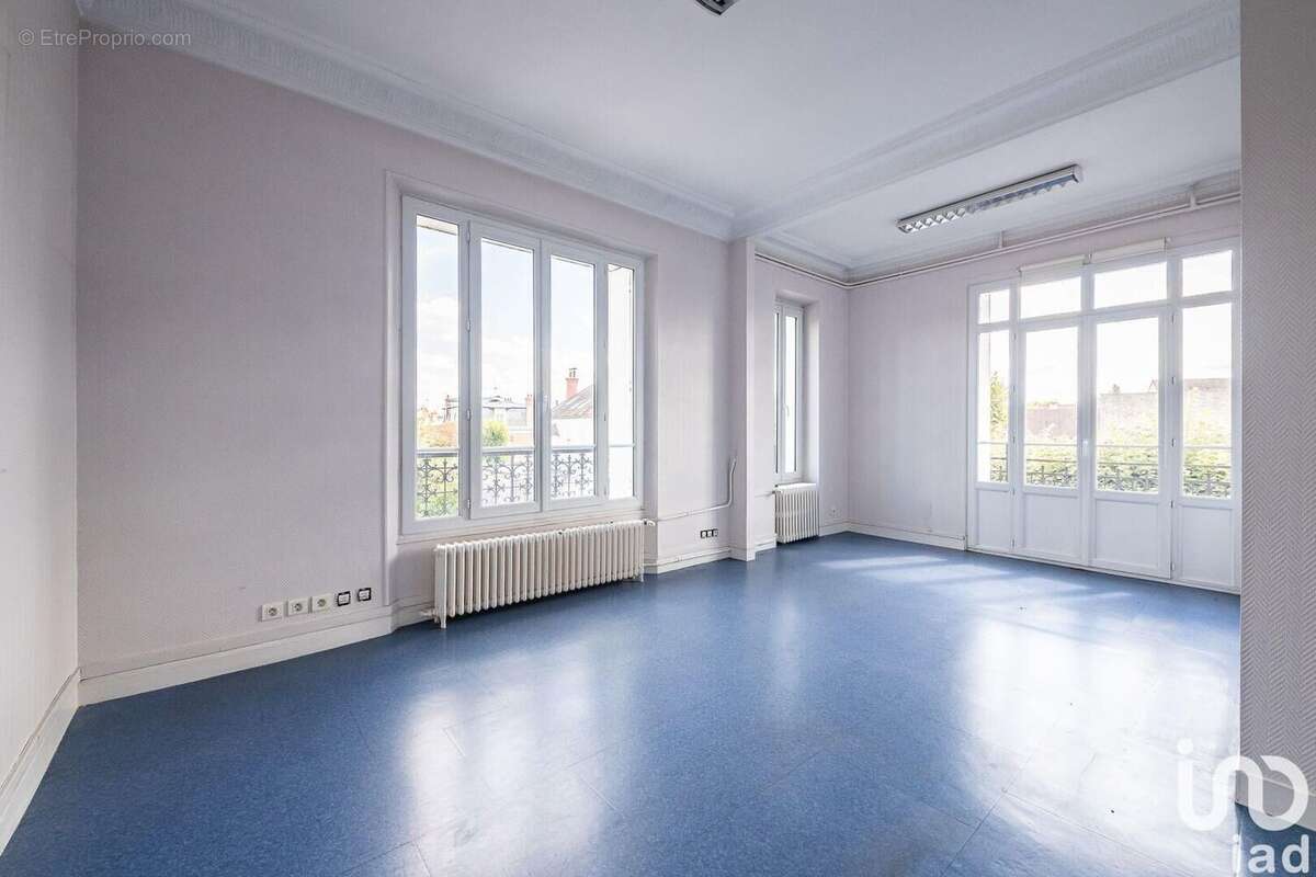 Photo 7 - Commerce à FONTAINEBLEAU