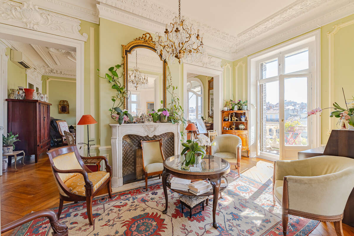 Appartement à MARSEILLE-1E