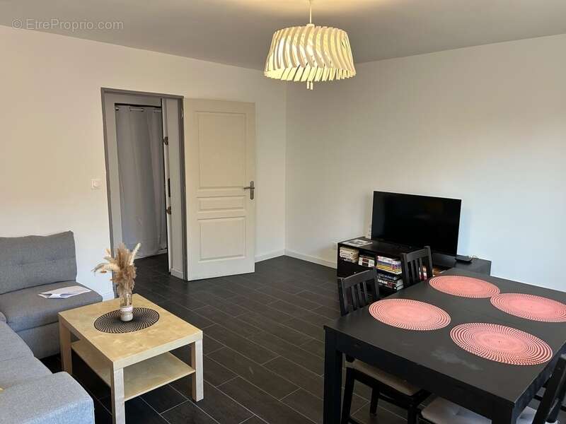 Appartement à SALERNES