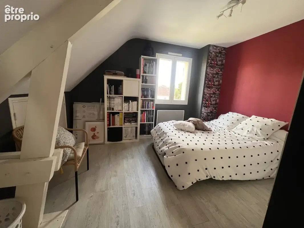 À Joué-Lès-Tours, maison avec piscine, belle véranda, 4 chambres à acheter - photo 9