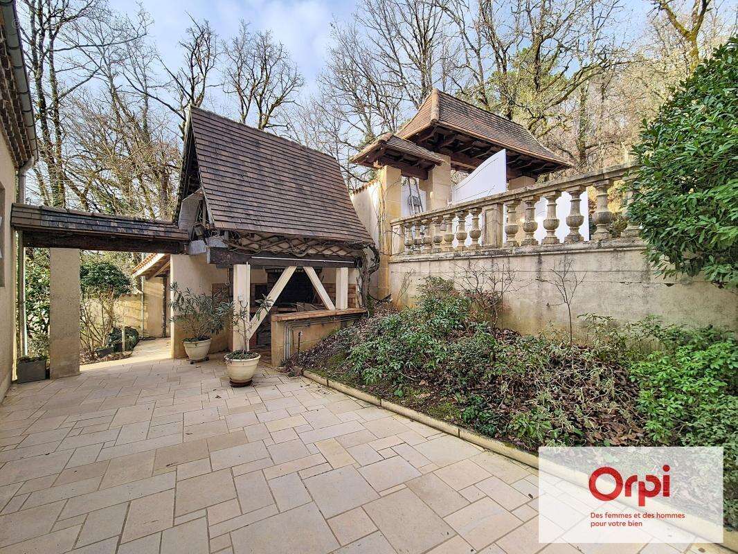Maison à CONDAT-SUR-VEZERE