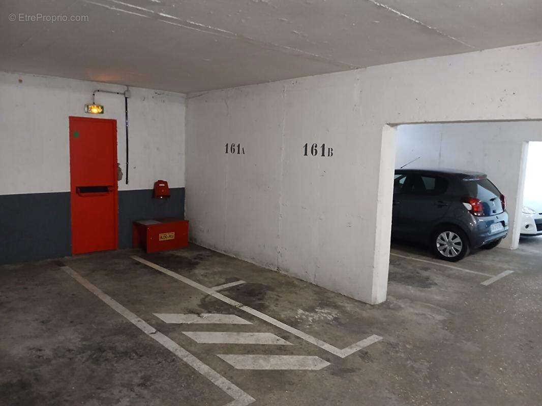 À VENDRE - Places de parking sécurisées -Vente à l'unité ou en lot - photo 3