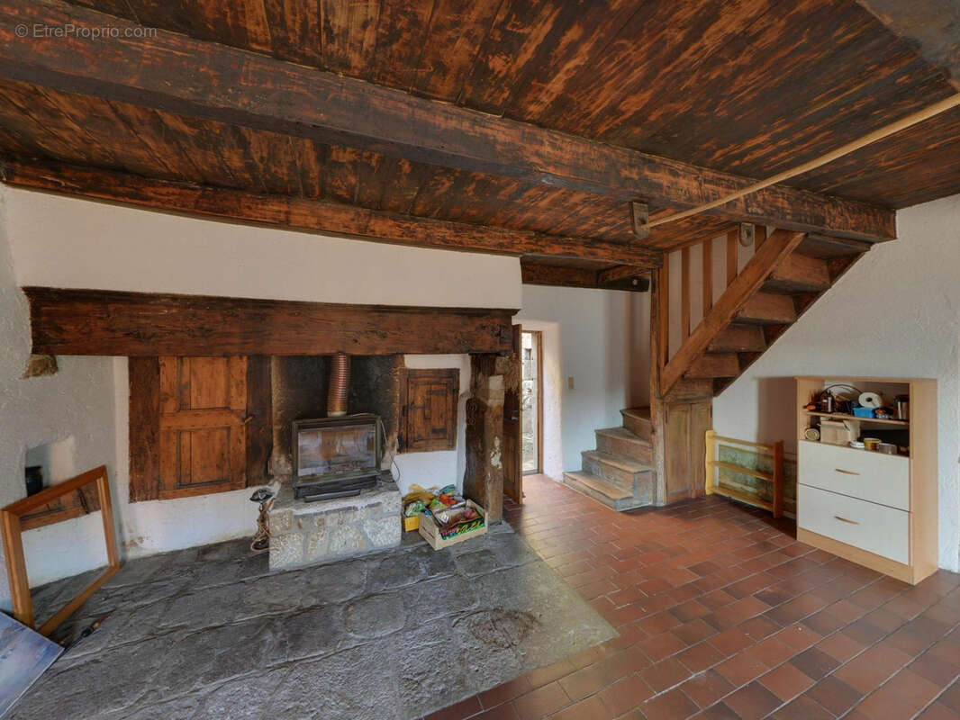 Maison à SAINT-SAUVEUR-DE-MONTAGUT