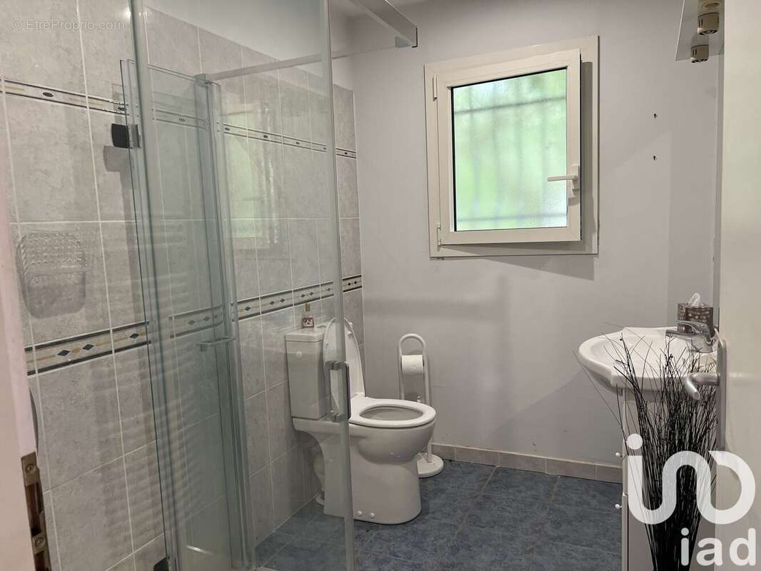 Maison 110 m² à Saint-Macoux  - photo 7